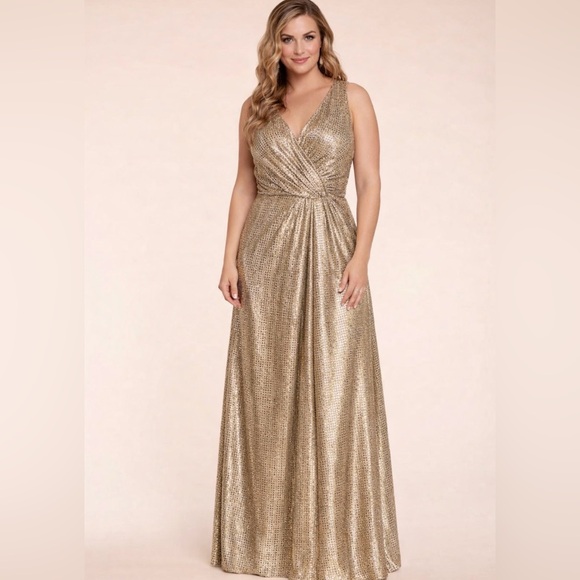 Hailey Paige Occasions Dresses & Skirts - Hailey Paige Occasions Gold Cashmere V back strap ruched waist Style 5954 sz 22